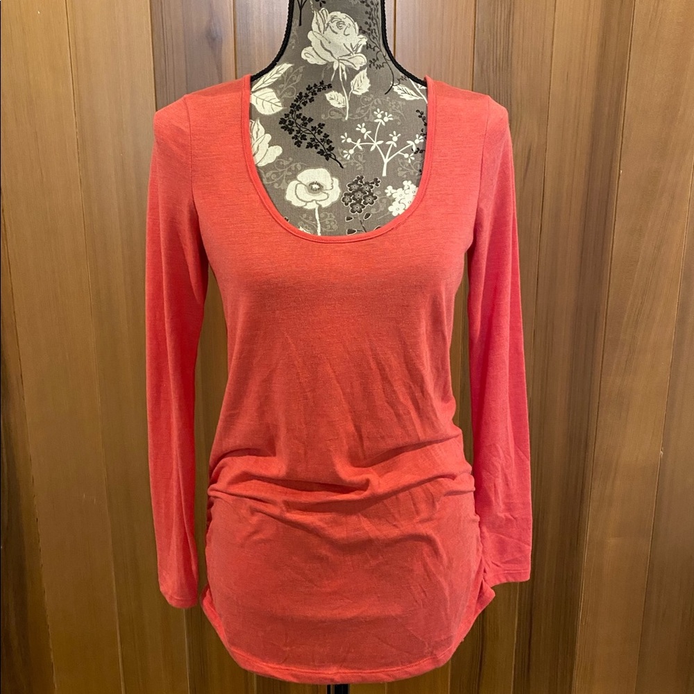 Old navy maternity u neck shirt